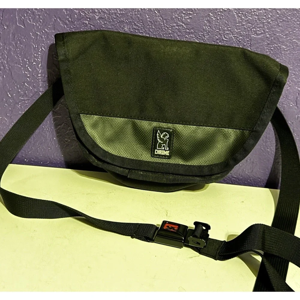 CHROME INDUSTRIES Sling Messenger Black Belt Seat Buckle Citizen Bag USA Mint